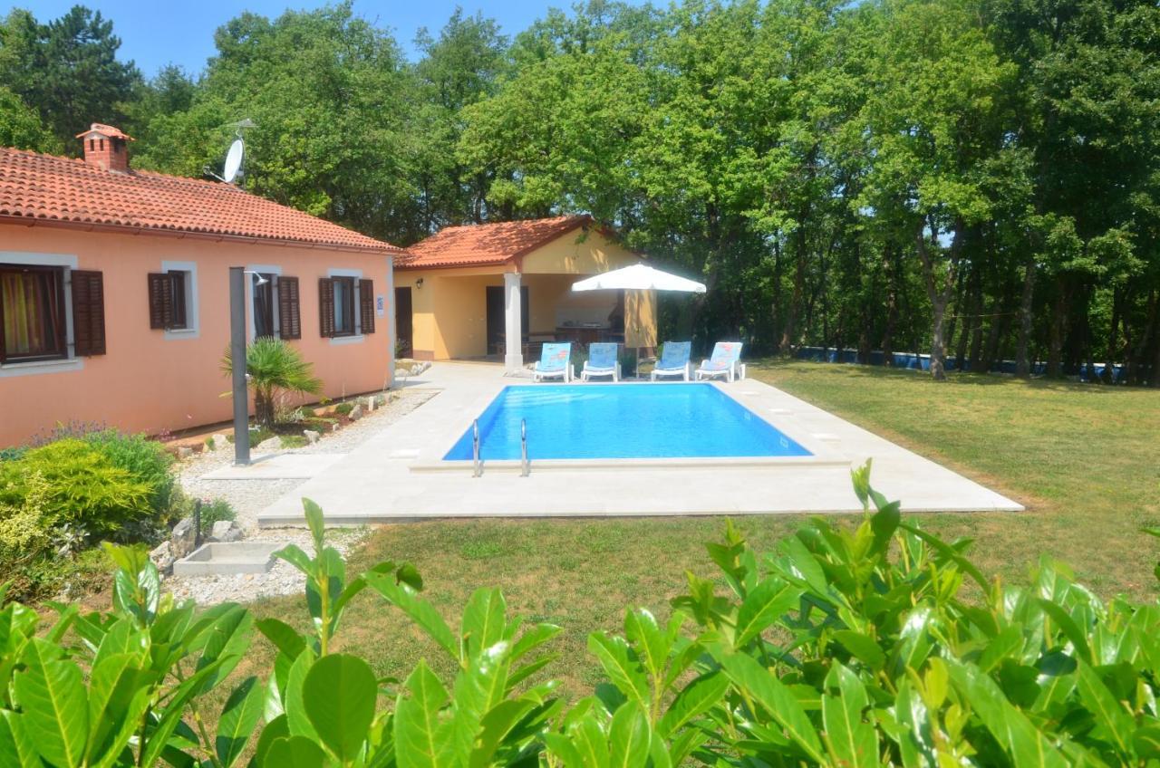 Villa Fragola - Holiday House With Large Garden Tinjan Ngoại thất bức ảnh
