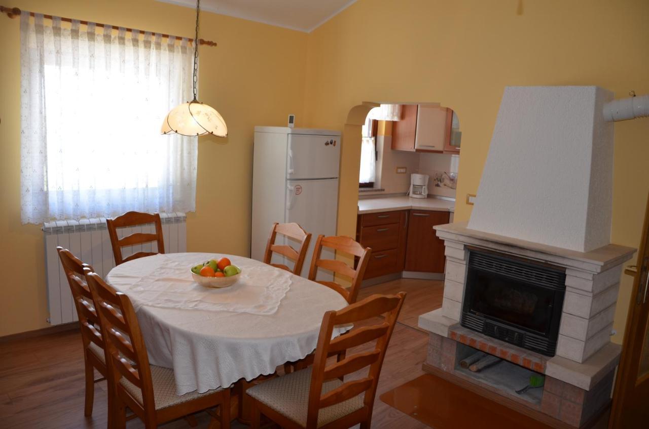 Villa Fragola - Holiday House With Large Garden Tinjan Ngoại thất bức ảnh