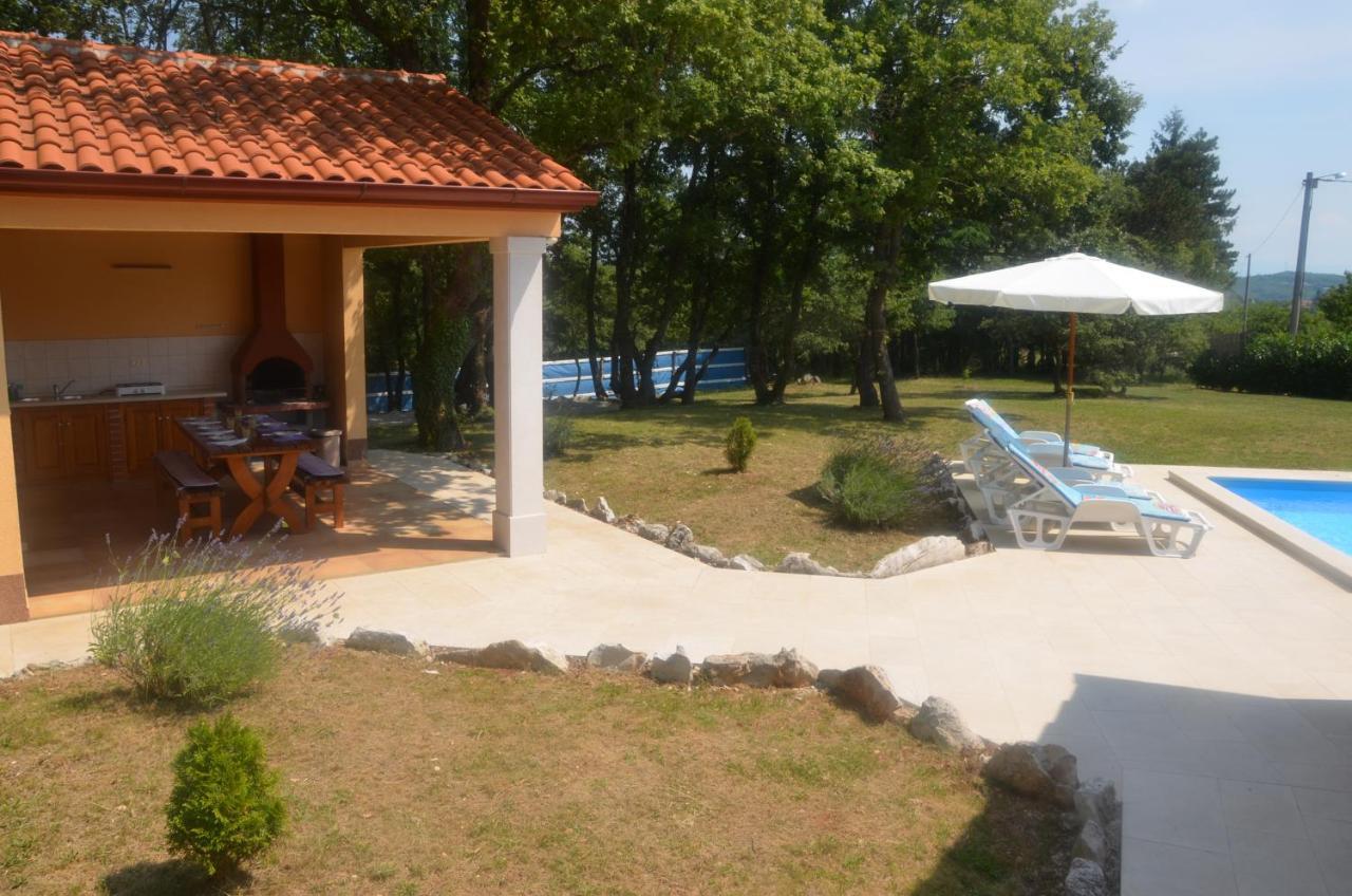 Villa Fragola - Holiday House With Large Garden Tinjan Ngoại thất bức ảnh