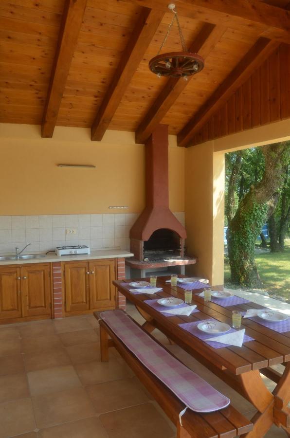Villa Fragola - Holiday House With Large Garden Tinjan Ngoại thất bức ảnh