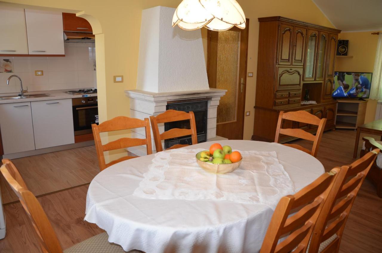 Villa Fragola - Holiday House With Large Garden Tinjan Ngoại thất bức ảnh